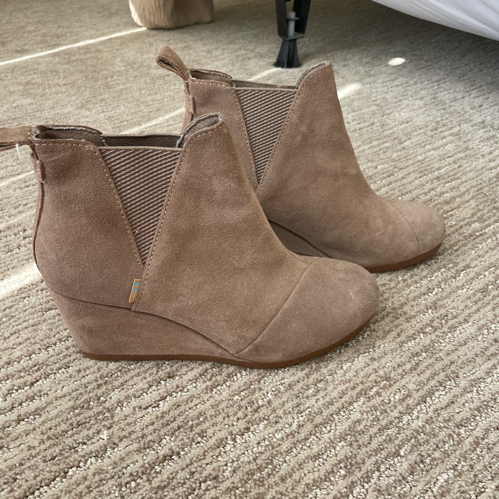 Toms Suede Tan Ankle Booties